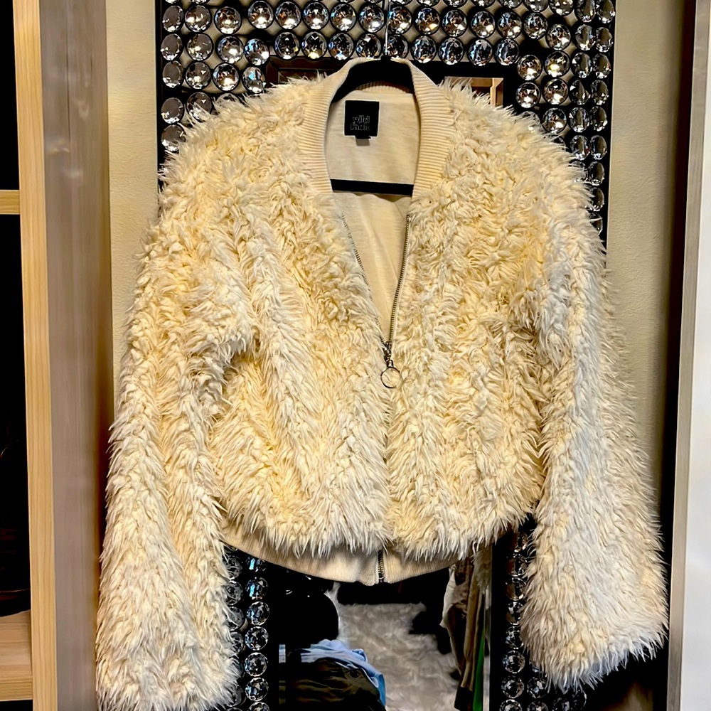 NWOT CROPPED SHAGGY FAUX FUR JACKET SZ MEDIUM